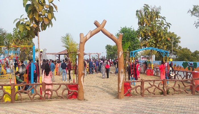 सोनभद्रः नववर्ष पर उमड़ा जनसैलाब, बच्चों के लिए खेलकूद का विशेष आयोजन