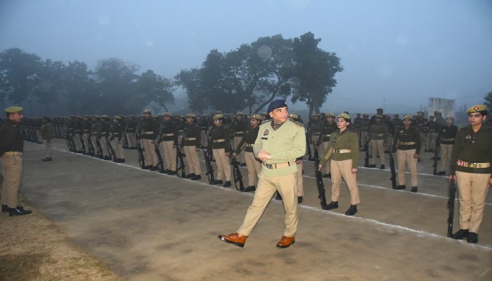 एसपी ने पुलिस लाइन में ली परेड की सलामी, दिए आवश्यक दिशा-निर्देश