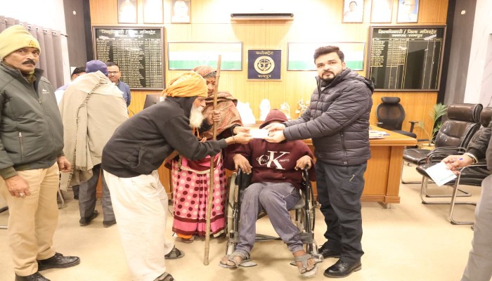 जनता दर्शन में जिलाधिकारी ने गंभीर मामलों पर की त्वरित कार्यवाही, पीड़ितों को मिली राहत