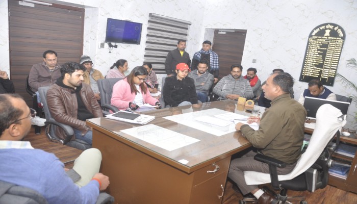 नगर परिषद आयुक्त रविन्द्र सिंह यादव ने की बैठक, शाखा प्रभारियों को दिए निर्देश