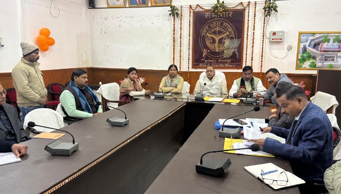 मीरजापुर में बाढ़ से बचाव की तैयारियों पर जिलाधिकारी की बैठक, विधायकों ने दिए जरूरी सुझाव