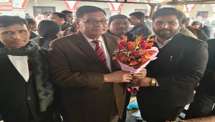 अधिवक्ताओं ने किया बार एसोसिएशन के नवनिर्वाचित अध्यक्ष का भव्य स्वागत