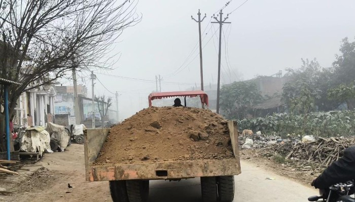 जिरौनिया चौकी क्षेत्र में खुलेआम मिट्टी खनन, प्रशासनिक चुप्पी से बेखौफ माफिया