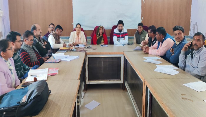 साधारण सभा में विकास कार्यों की प्रगति पर सख्ती, प्रधान नीतू नवल किशोर ने दिए निर्देश