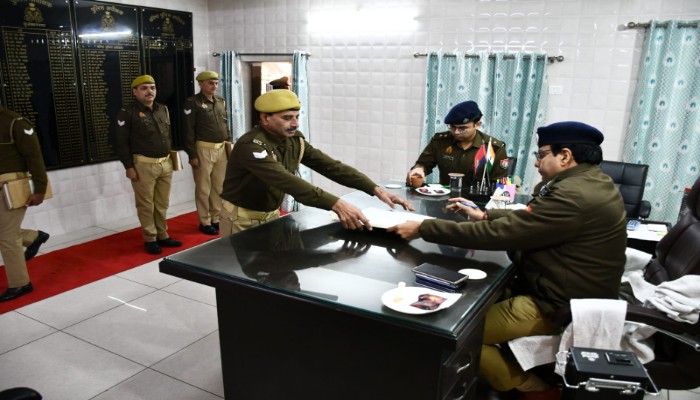 एसएसपी ने पुलिस लाइन में आयोजित अर्दली रूम में किया कार्यप्रणाली का निरीक्षण