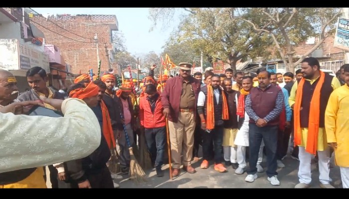 गाजे-बाजे के साथ निकली भव्य कलश यात्रा, धार्मिक उत्सव में उमड़ा जनसैलाब