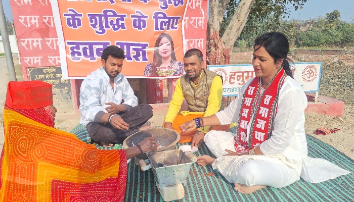 माघ मेले में शंकराचार्य से विवाद, अमेठी तक पहुंचा विरोध