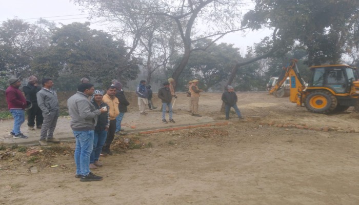 रामपुर में अवैध कॉलोनीयों पर प्रशासन की ध्वस्तीकरण कार्रवाई