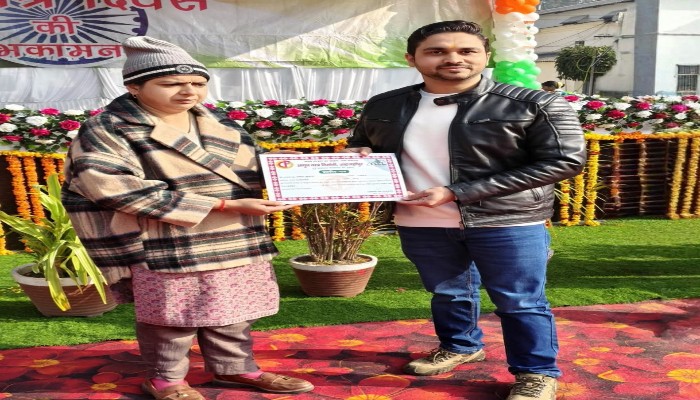 अमन कुमार सक्सेना को मिला “बेस्ट वर्कर” सम्मान