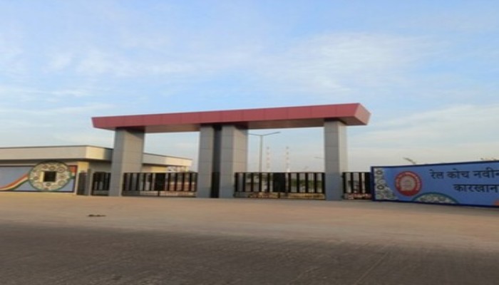 झांसी रेलवे ने रचा स्वच्छता में नया इतिहास, अब सिर्फ 15 मिनट में होगी बायो टॉयलेट टैंक की सफाई