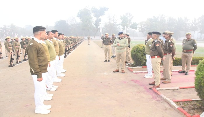 रामपुर पुलिस लाइन में एसपी का वार्षिक निरीक्षण, परेड और व्यवस्थाओं की गहन समीक्षा