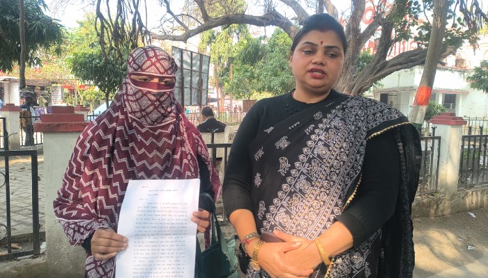 नौकरी दिलाने के नाम पर महिला से ठगी और अश्लील हरकत