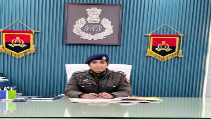 नवागत पुलिस अधीक्षक चारू निगम ने संभाला कार्यभार, कानून-व्यवस्था को प्राथमिकता देने का दिया संकेत