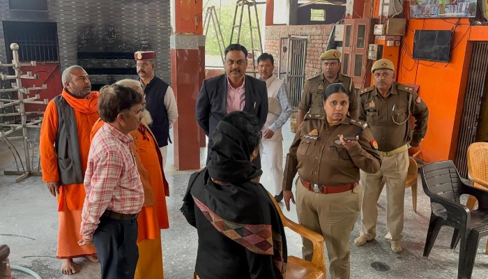 डीएम व एसपी ने किया मंदिरों का दौरा, दिए जरूरी दिशा निर्देश