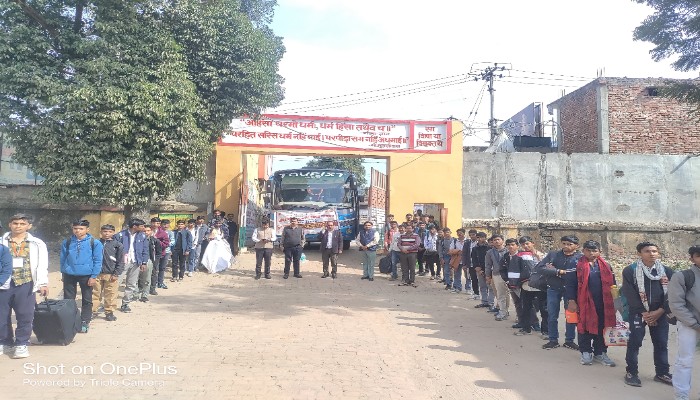 शैक्षणिक भ्रमण से वापस लौटा छात्रों का दल, हुआ भव्य स्वागत