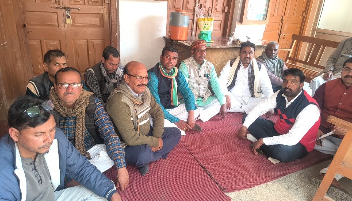 अंबेडकरनगर के शिक्षकों का अयोध्या में प्रदर्शन, चुनावी प्रक्रिया पर उठे सवाल