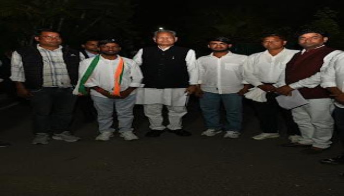 बणी बचाओ आंदोलन को लेकर पूर्व सीएम गहलोत से मिले पंकज सैनी