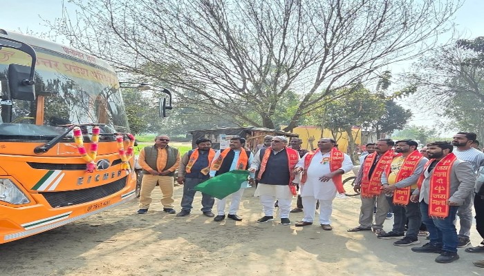 पीलीभीत: सेहरामऊ और महुआ गुंदे को रोडवेज की सौगात; पूर्व मंत्री और विधायक पुत्र ने दिखाई हरी झंडी