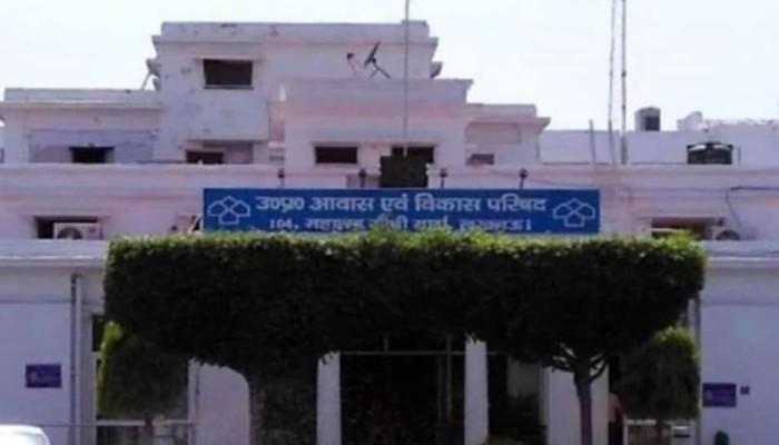 झांसी: विकसित बस्तियों को उजाड़ने की तैयारी? आवास विकास के खिलाफ किसानों ने फूँकी प्रतीकात्मक अर्थी