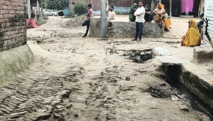 Pilibhit News: खजुराह नवीराम में विकास कार्यों पर उठे सवाल, ग्रामीणों में आक्रोश