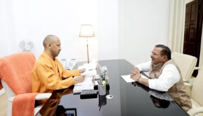 विधायक बाबूराम पासवान ने CM योगी से की मुलाकात, बाढ़ सुरक्षा सहित उठाए कई मुद्दे