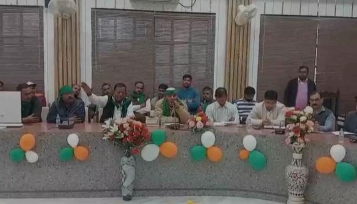 Pilibhit: किसान यूनियन के उपाध्यक्ष ने डीएम संग की बैठक, ट्रेड डील पर चेतावनी