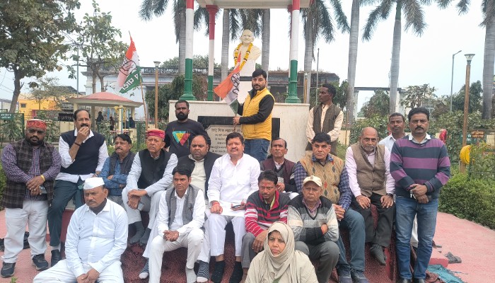 Congress's Save MNREGA protest : दमनकारी नीतियों के खिलाफ कांग्रेस का हुंकार, लाठीचार्ज के विरोध में गांधी पार्क में गरजे कांग्रेसी, सरकार को उखाड़ फेंकने का लिया संकल्प