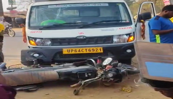 Sonbhadra: सड़क हादसे में दो मजदूर गंभीर, ब्रेकर ना होने पर उठे सवाल