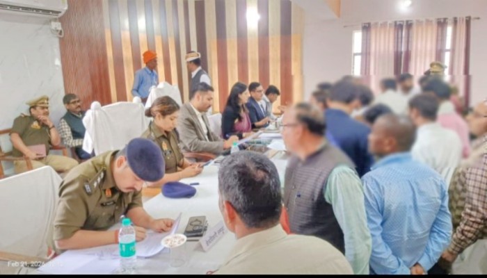 शिकायतों का मौके पर जाकर ही करें निस्तारण : डीएम