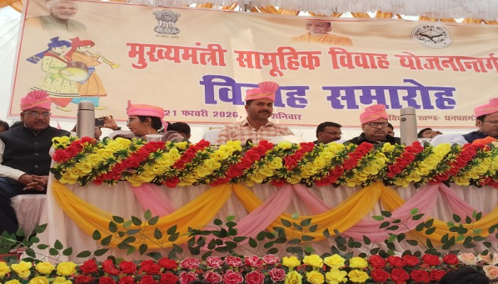 Sultanpur: मुख्यमंत्री सामूहिक विवाह योजना के तहत परिणय सूत्र में बंधे 108 जोड़े