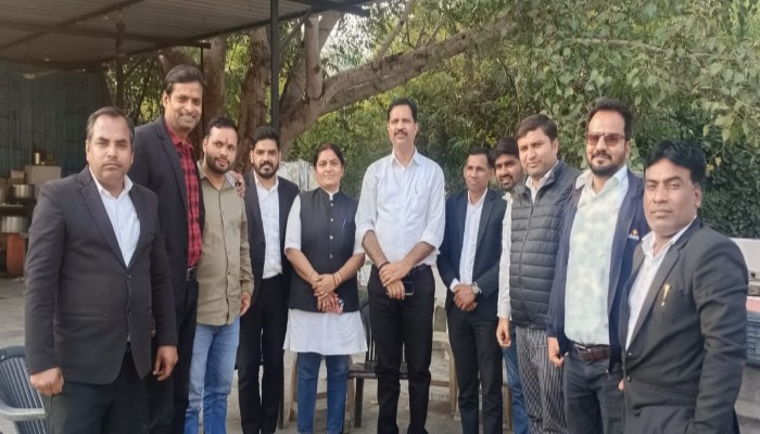 जिला न्यायालय में वकीलों की बैठक, सामूहिक बीमा योजना पर बनी सहमति