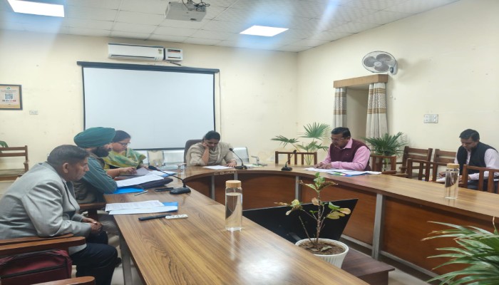 विकासोन्मुख कार्य योजना की तृतीय त्रैमासिक समीक्षा बैठक आयोजित, जिला कलेक्टर ने की अध्यक्षता