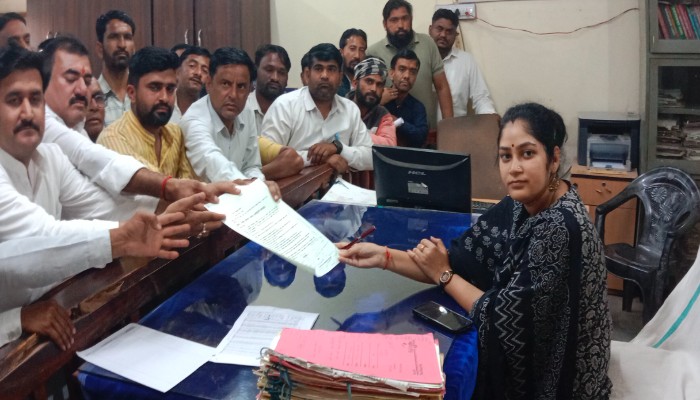 11 सूत्री मांगों को लेकर मुख्यमंत्री के नाम उपखंड अधिकारी को सौंपा ज्ञापन