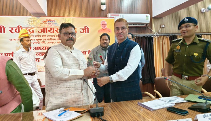 शासन की मंशा के अनुरूप कार्य समय से पूर्ण हों: प्रभारी मंत्री रविंद्र जायसवाल