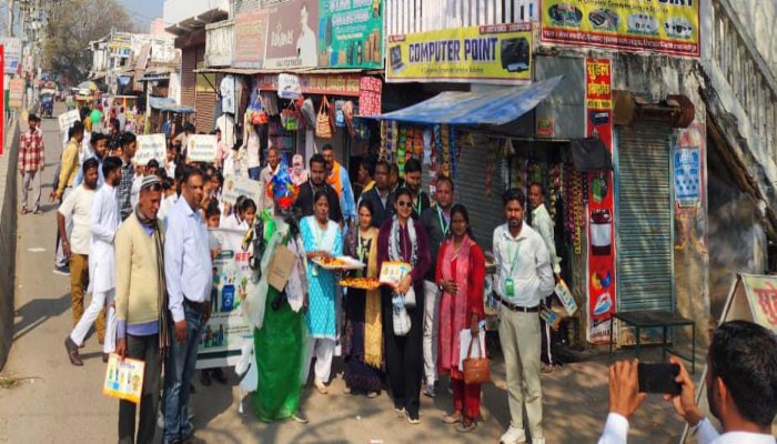 Shahjahanpur: ‘देवों का होली रंग, प्राकृतिक के संग’ का दिया संदेश, निकाली गई रैली