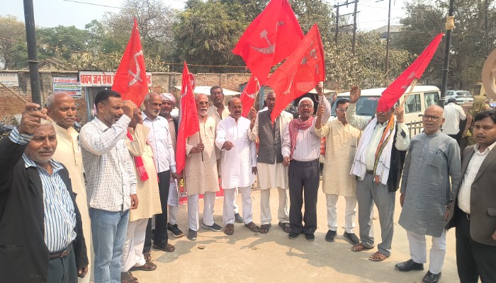 वामपंथी दलों ने की ईरान, अमेरिका और इजराइल की लड़ाई रुकवाने की मांग, सौंपा ज्ञापन