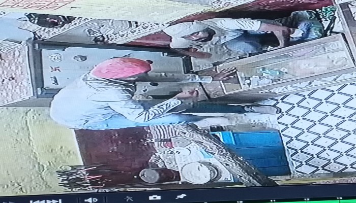 Jhansi Robbery : मकान की रेकी कर ज्वैलर के घर पर धावा, शादी की खुशियों के बीच बदमाशों ने खंगाली तिजोरियां; लाखों की डकैती से इलाका थर्राया