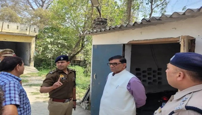 पुलिस भर्ती परीक्षा के लिए कसी कमर, डीएम व एसपी ने किया निरीक्षण