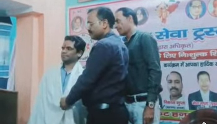 सम्मान समारोह में समाजसेवी कुमार सागर का हुआ सम्मान