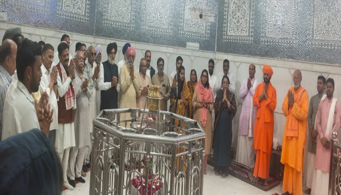 राजकीय मंदिर अंध विद्यालय में श्रद्धा एवं भक्ति के साथ सम्पन्न हुई आरती