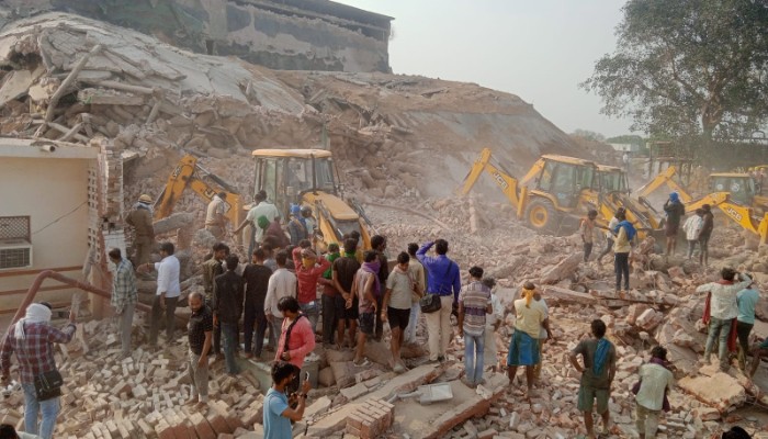 Prayagraj Cold Storege Collapse : प्रयागराज में बड़ा हादसा, पूर्व मंत्री के कोल्ड स्टोरेज की बिल्डिंग गिरी, मलबे में दबकर 4 मजदूरों की मौत, रेस्क्यू जारी