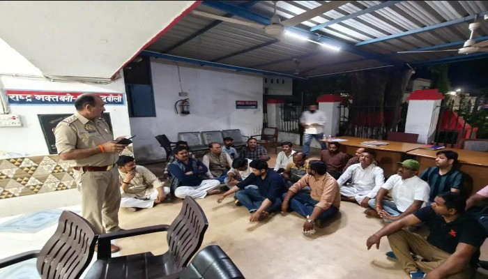 पीलीभीत: भाजपा महामंत्री पर FIR से भड़का आक्रोश, कोतवाली के भीतर भाजपाइयों का जोरदार प्रदर्शन