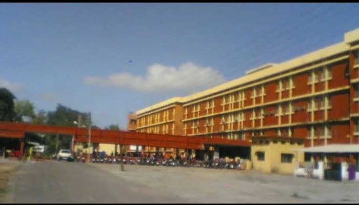 झांसी मेडिकल कॉलेज में गहराया डॉक्टरों का टोटा: 162 पदों के सापेक्ष घटती संख्या से मरीजों की बढ़ी मुश्किलें