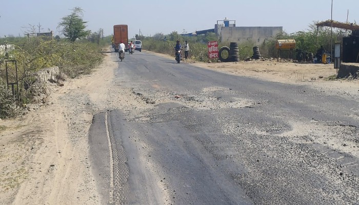 सांगानेर मॉडल स्टेट हाईवे की बदहाली ने ली मासूम की जान, लोगों में आक्रोश