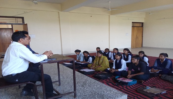 कन्या महाविद्यालय में आयोजित हुआ सेमिनार, करियर विकल्पों की दी जानकारी