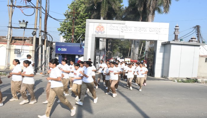 रामपुर पुलिस लाइन में रन फॉर एंपावरमेंट का आयोजन, SP ने दिखाई हरी झंडी