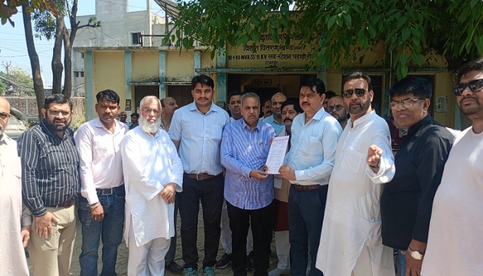 Rampur: बिजली विभाग के खिलाफ व्यापारियों ने बोला जमकर हल्ला, सौंपा ज्ञापन