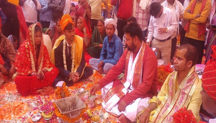 Sonbhadra: 350 जोड़ों का सामूहिक विवाह, सामाजिक एकता का दिखा संदेश