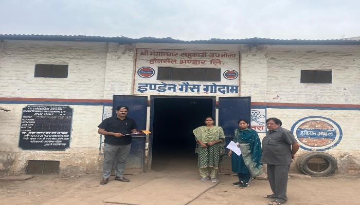 श्रीगंगानगर में गैस एजेंसियों पर प्रशासन का छापा: कालाबाजारी रोकने के लिए सख्त निर्देश, जानें एलपीजी बुकिंग के नए नियम