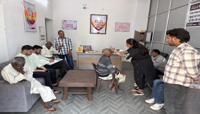 श्रीगंगानगर में वरिष्ठ नागरिकों के लिए हेल्थ अवेयरनेस कैंप आयोजित, किया गया जागरूक